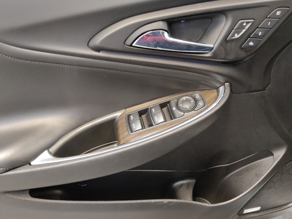 2018 Chevrolet Malibu in Fairfield, OH 45014 - 18079437 27