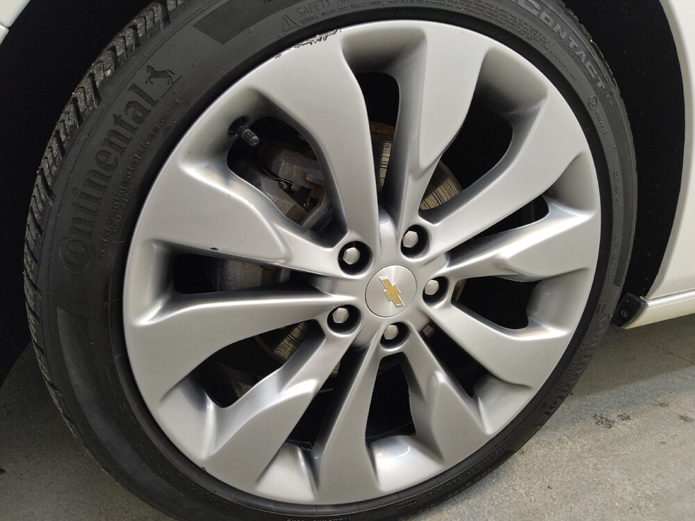 2018 Chevrolet Malibu in Fairfield, OH 45014 - 18079437 31