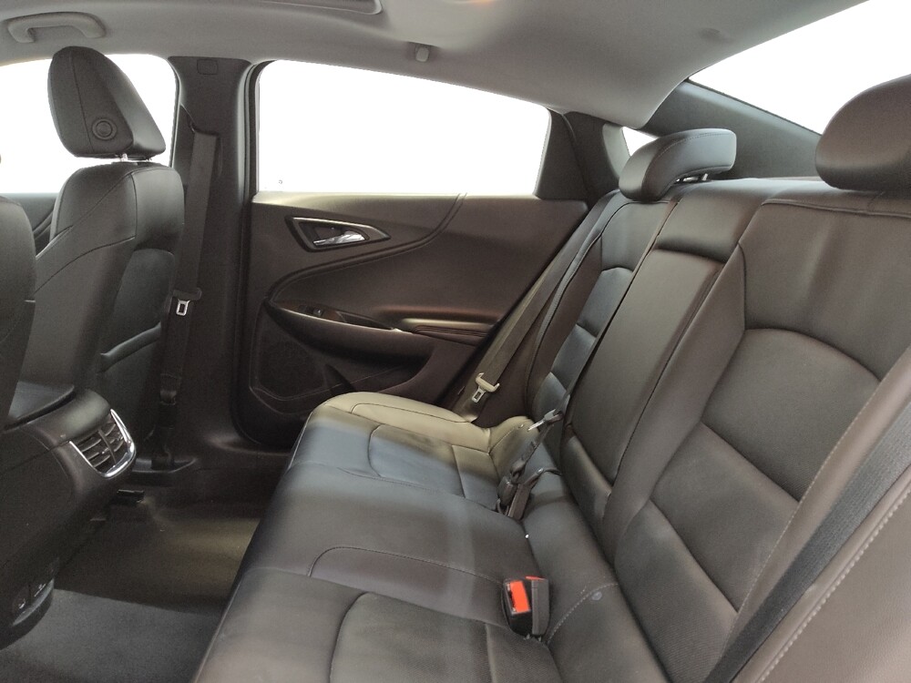 2018 Chevrolet Malibu in Fairfield, OH 45014 - 18079437 18