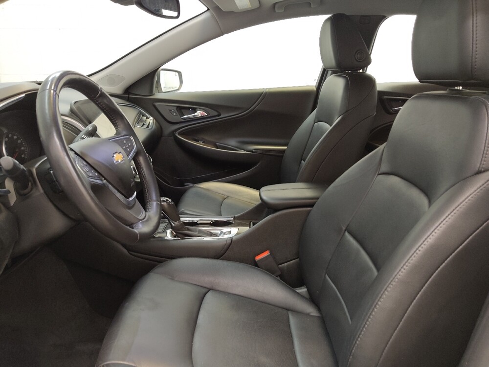 2018 Chevrolet Malibu in Fairfield, OH 45014 - 18079437 17