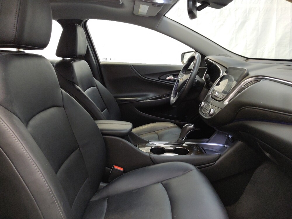 2018 Chevrolet Malibu in Fairfield, OH 45014 - 18079437 21