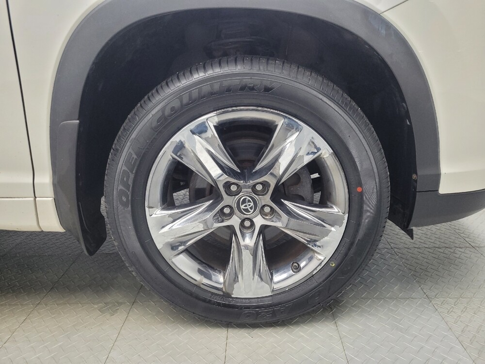 2018 Toyota Highlander in Ft Wayne, IN 46805 - 18079475 31