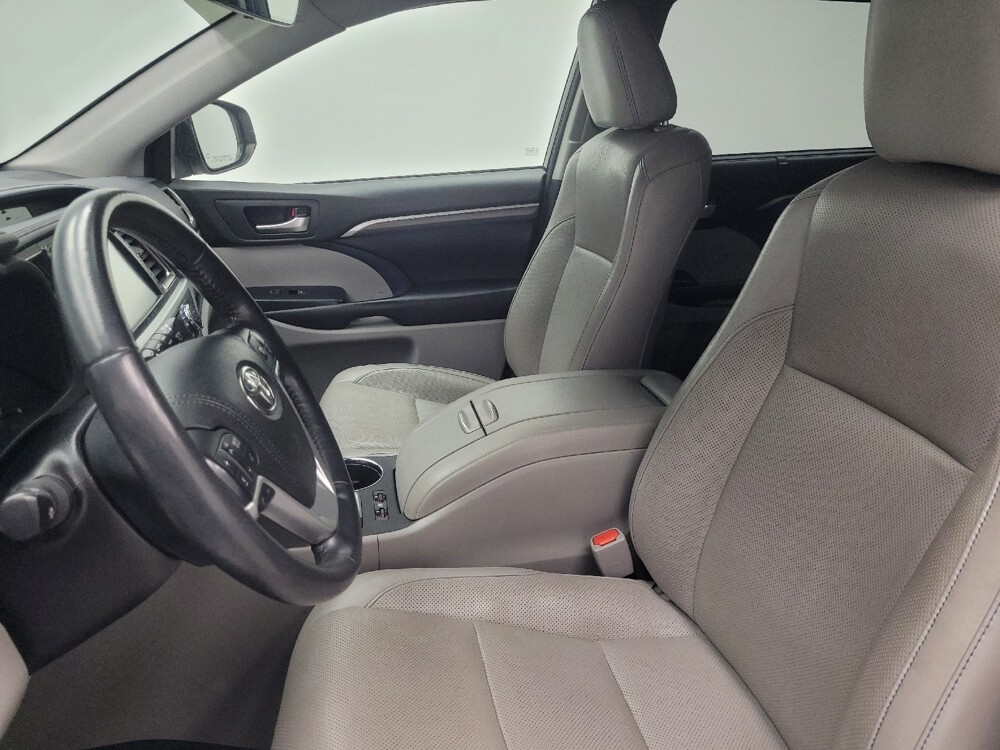 2018 Toyota Highlander in Ft Wayne, IN 46805 - 18079475 17