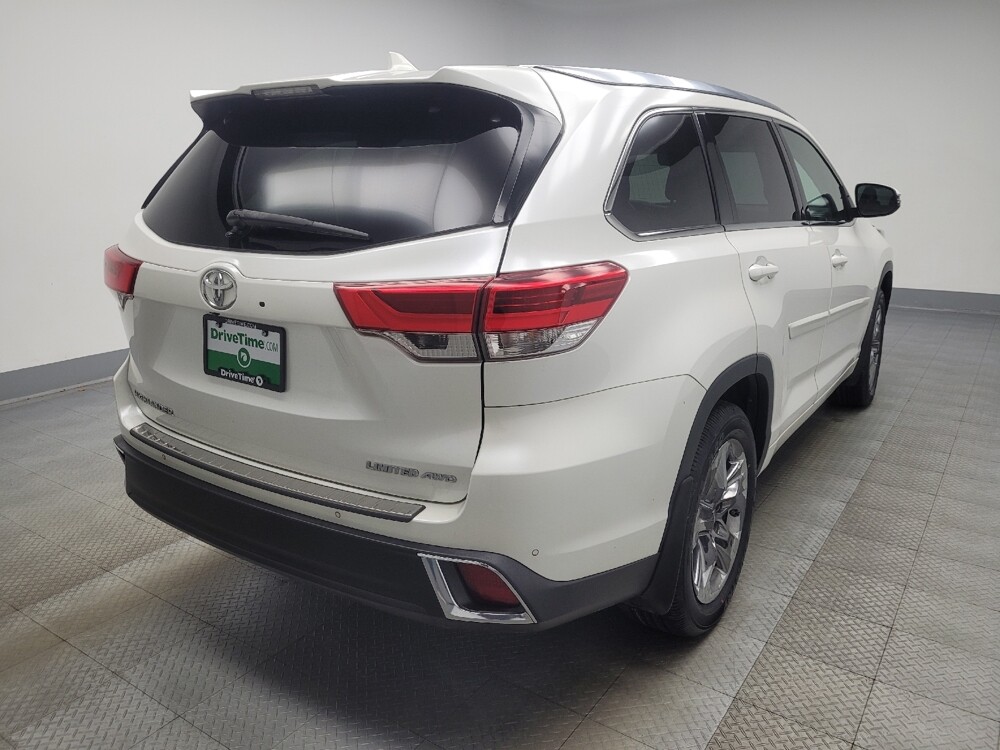 2018 Toyota Highlander in Ft Wayne, IN 46805 - 18079475 9