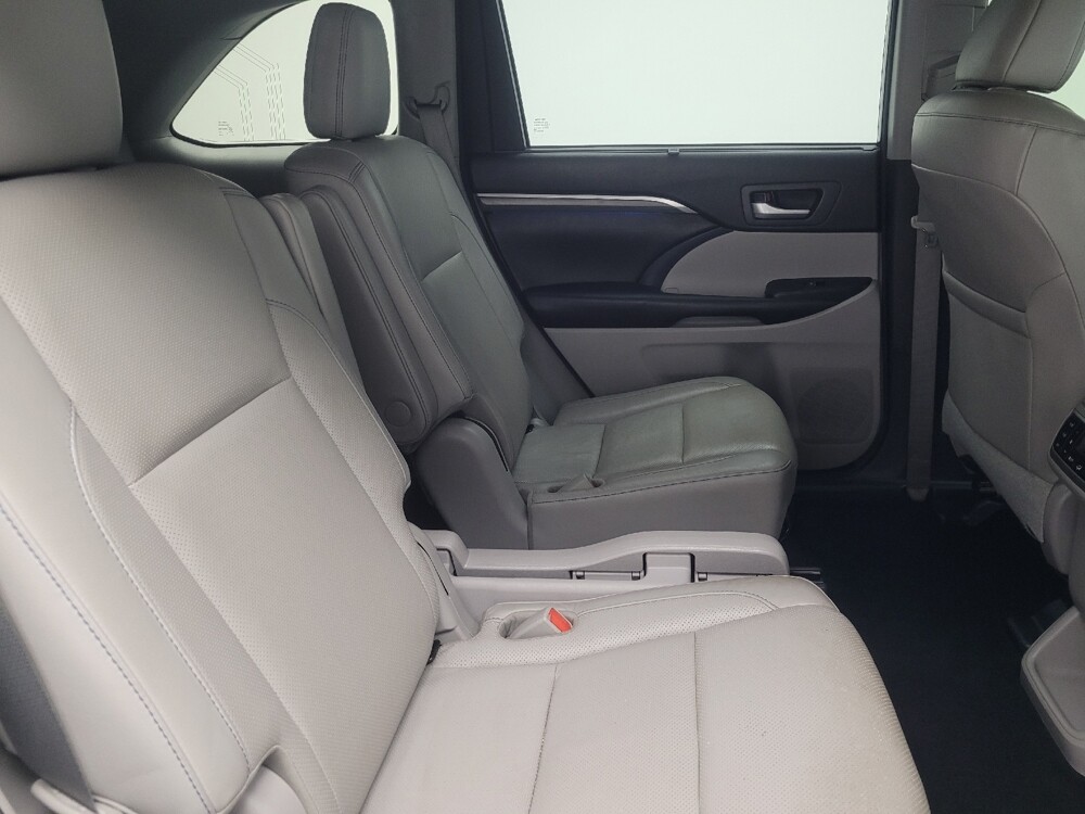 2018 Toyota Highlander in Ft Wayne, IN 46805 - 18079475 19