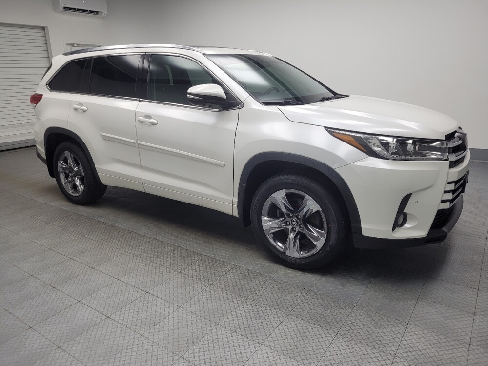 2018 Toyota Highlander in Ft Wayne, IN 46805 - 18079475 11