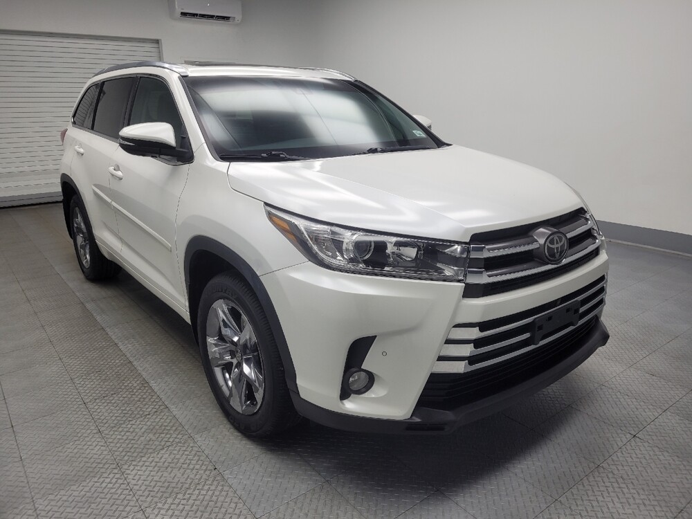 2018 Toyota Highlander in Ft Wayne, IN 46805 - 18079475 13