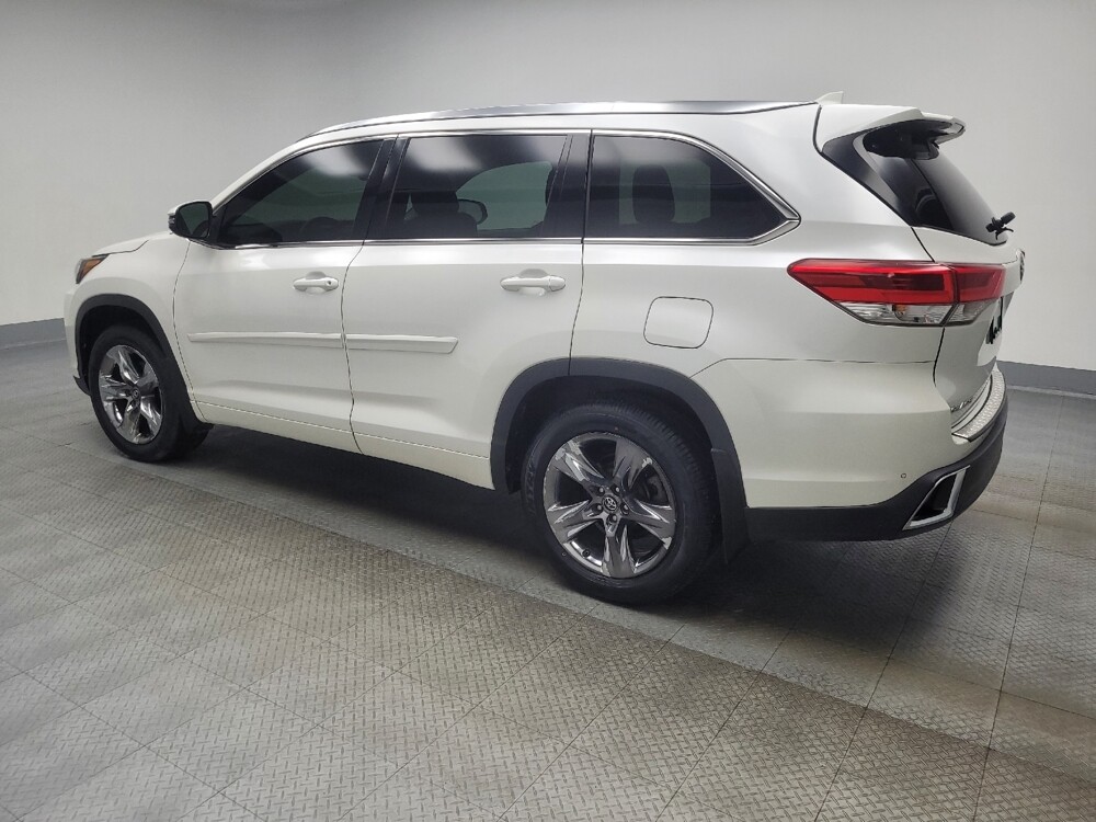 2018 Toyota Highlander in Ft Wayne, IN 46805 - 18079475 3