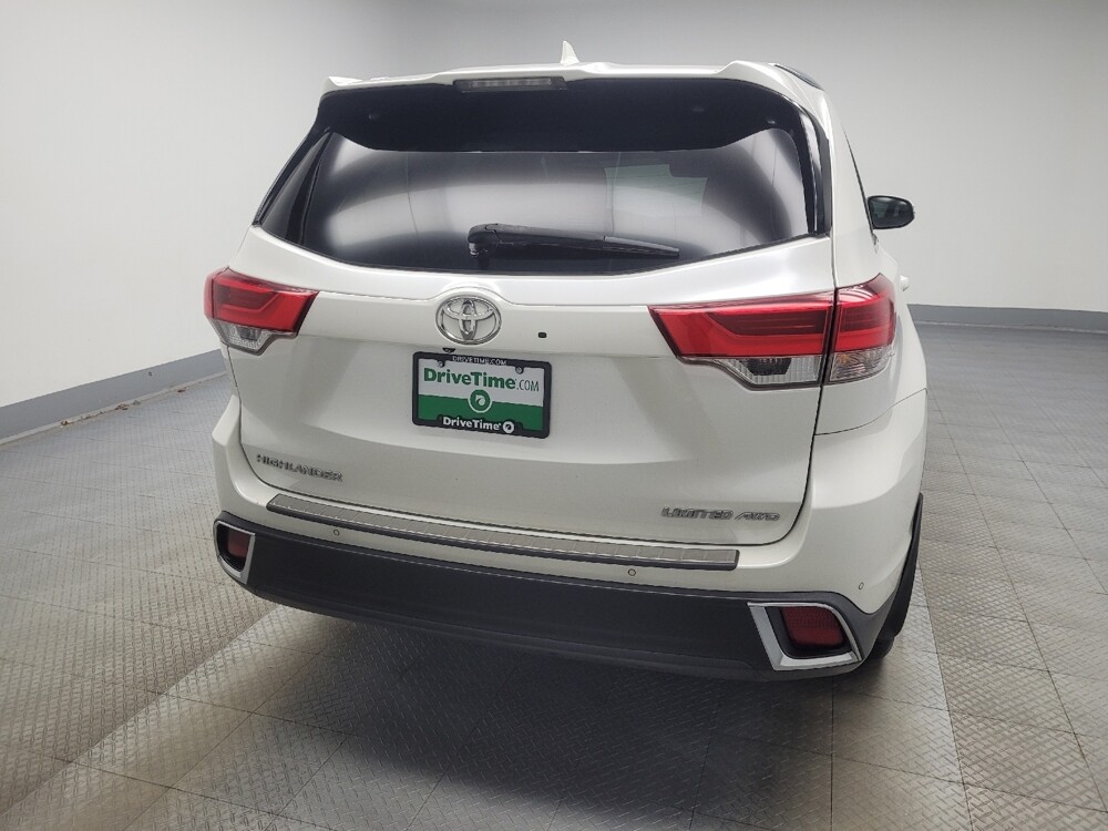 2018 Toyota Highlander in Ft Wayne, IN 46805 - 18079475 7