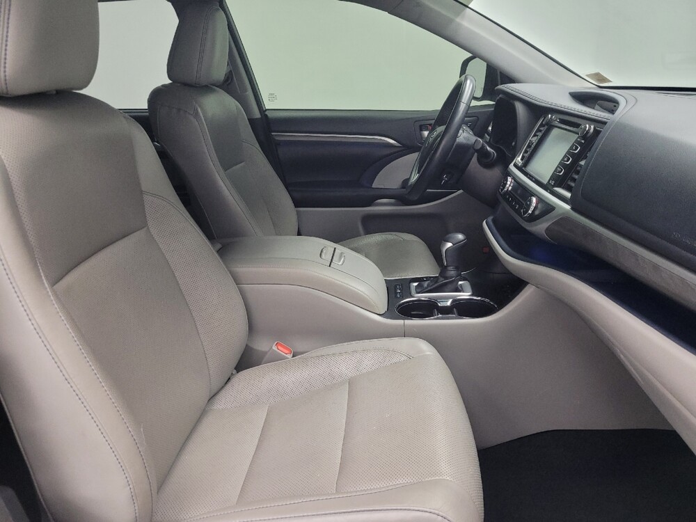 2018 Toyota Highlander in Ft Wayne, IN 46805 - 18079475 21