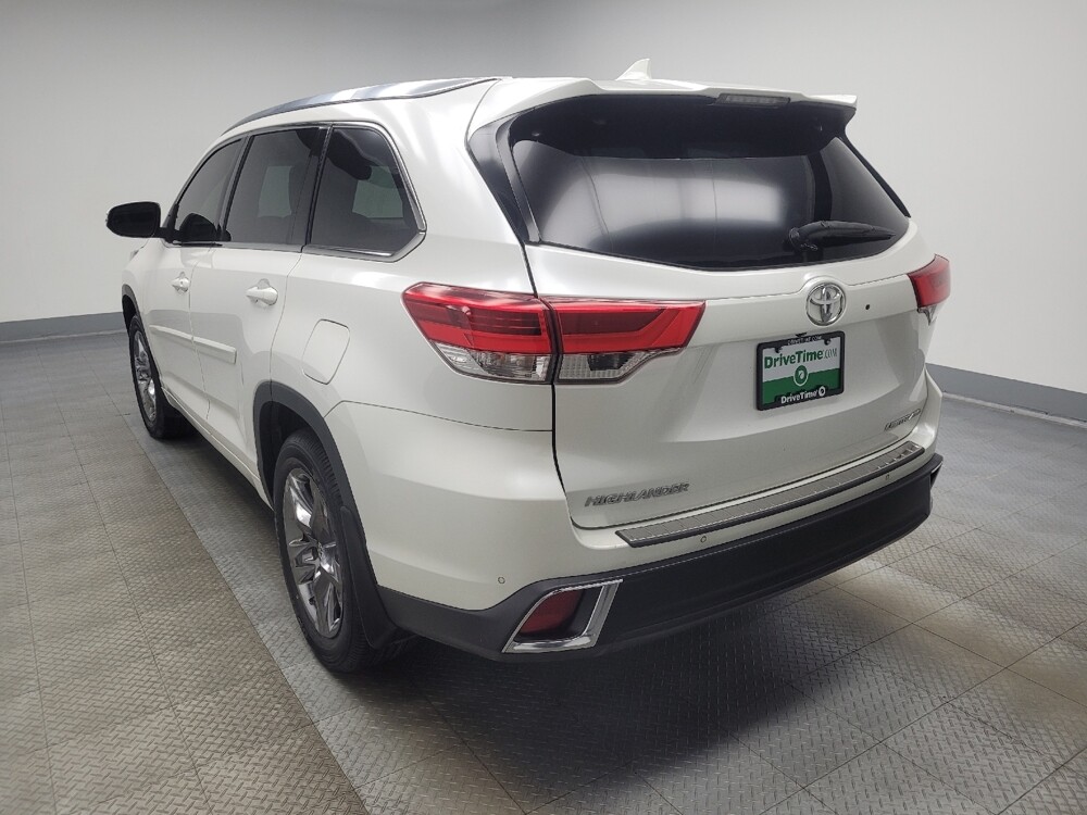 2018 Toyota Highlander in Ft Wayne, IN 46805 - 18079475 5
