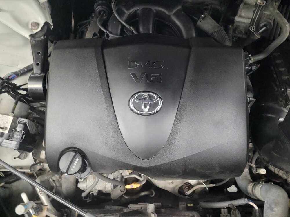 2018 Toyota Highlander in Ft Wayne, IN 46805 - 18079475 30