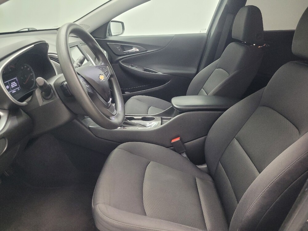 2018 Chevrolet Malibu in Highland, IN 46322 - 18079476 17