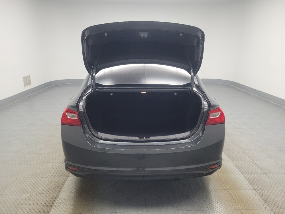 2018 Chevrolet Malibu in Highland, IN 46322 - 18079476 29