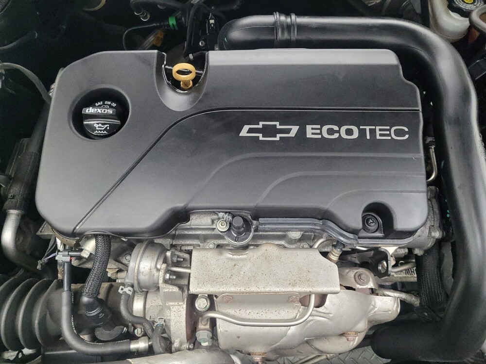 2018 Chevrolet Malibu in Highland, IN 46322 - 18079476 30