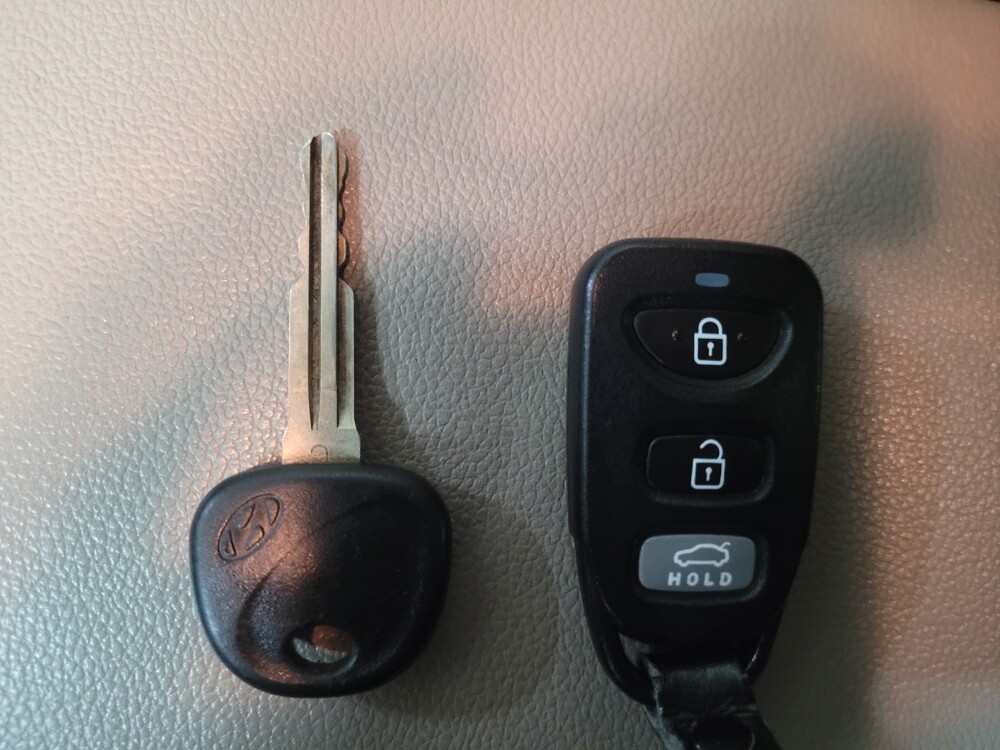 2019 Hyundai Elantra in Stone Mountain, GA 30083 - 18079505 32