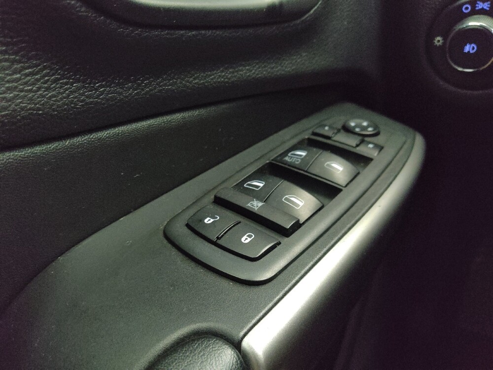 2019 Jeep Cherokee in Des Moines, IA 50310 - 18079509 27