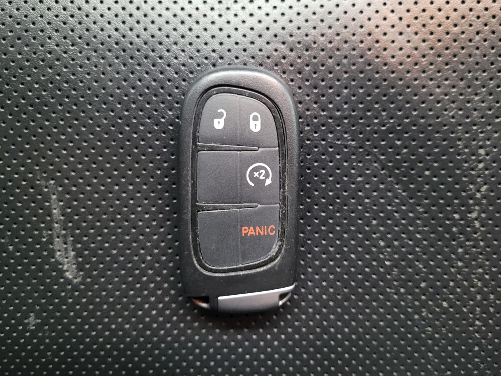 2020 Jeep Cherokee in Las Vegas, NV 89104 - 18079527 32