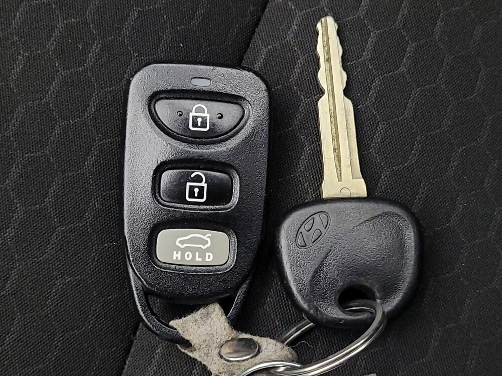 2020 Hyundai Elantra in Clearwater, FL 33764 - 18079585 32