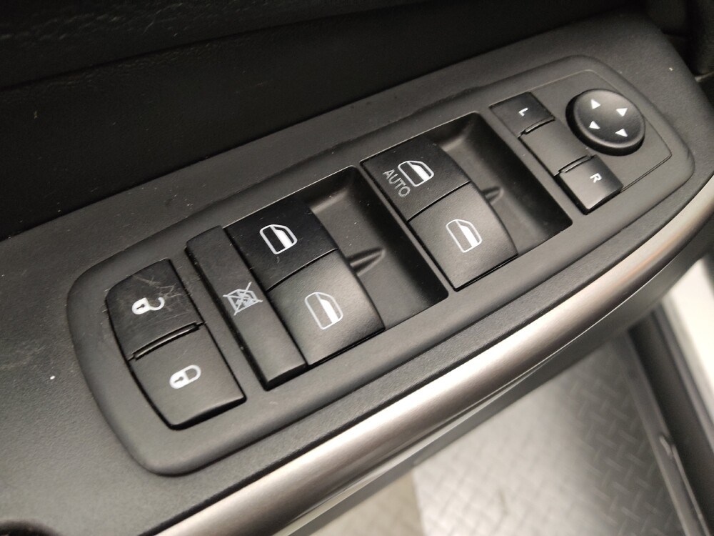 2019 Jeep Cherokee in Lakewood, CO 80215 - 18079599 27