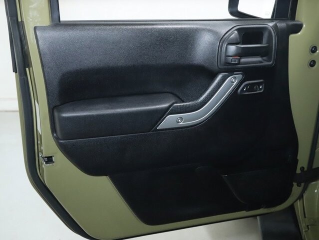 2013 Jeep Wrangler in Bedford, OH 44146 - 18079608 16