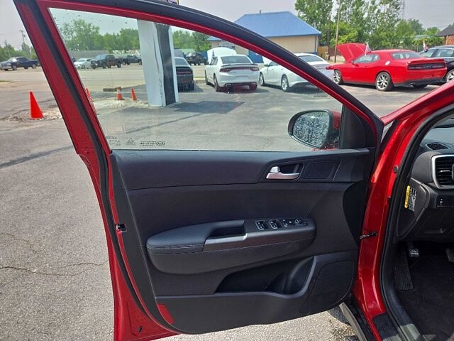 2020 Kia Sportage in Oregon, OH 43616 - 18079614 9