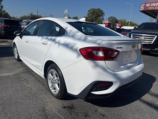 2018 Chevrolet Cruze in Oregon, OH 43616 - 18079615 3