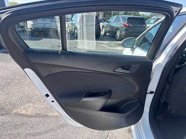 2018 Chevrolet Cruze in Oregon, OH 43616 - 18079615 11