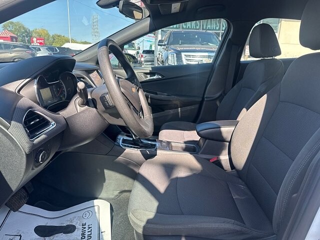 2018 Chevrolet Cruze in Oregon, OH 43616 - 18079615 10