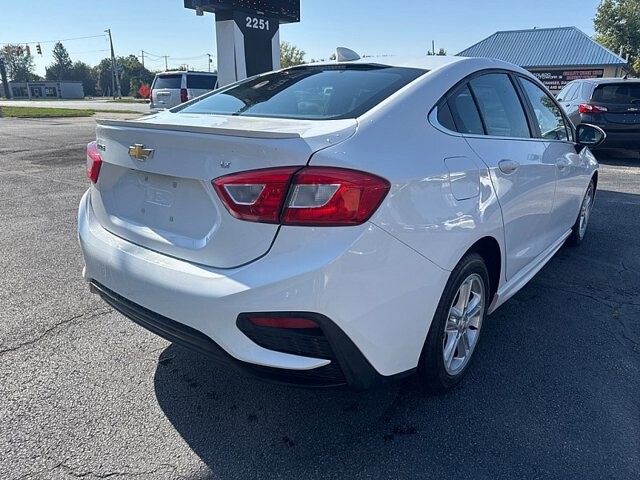 2018 Chevrolet Cruze in Oregon, OH 43616 - 18079615 5