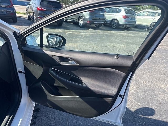 2018 Chevrolet Cruze in Oregon, OH 43616 - 18079615 16