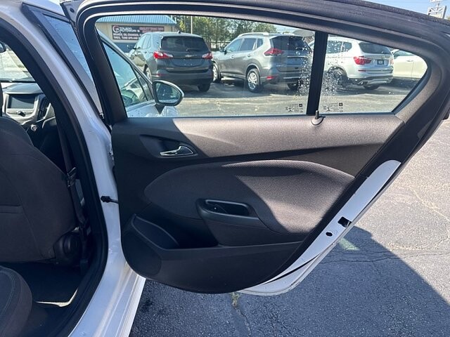 2018 Chevrolet Cruze in Oregon, OH 43616 - 18079615 14