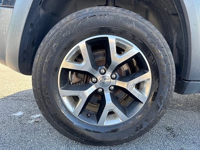 2015 Jeep Cherokee in Oregon, OH 43616 - 18079621 18