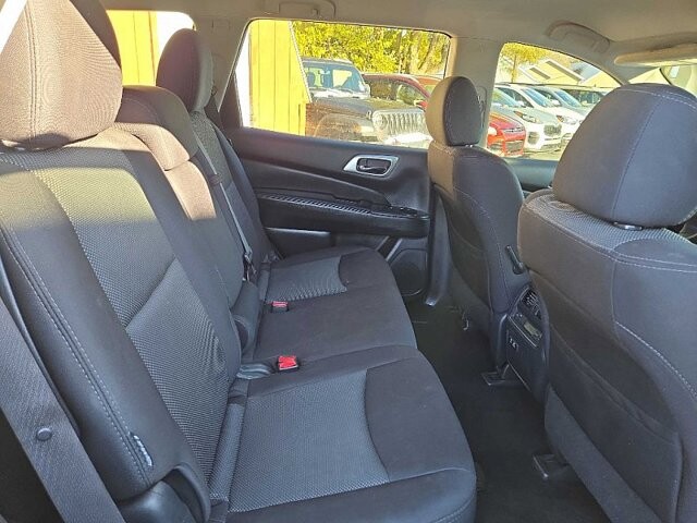 2020 Nissan Pathfinder in Oregon, OH 43616 - 18079623 16
