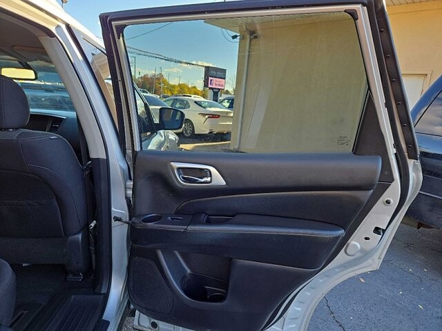 2020 Nissan Pathfinder in Oregon, OH 43616 - 18079623 15