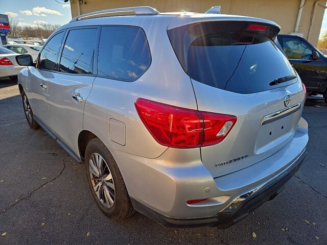 2020 Nissan Pathfinder in Oregon, OH 43616 - 18079623 3