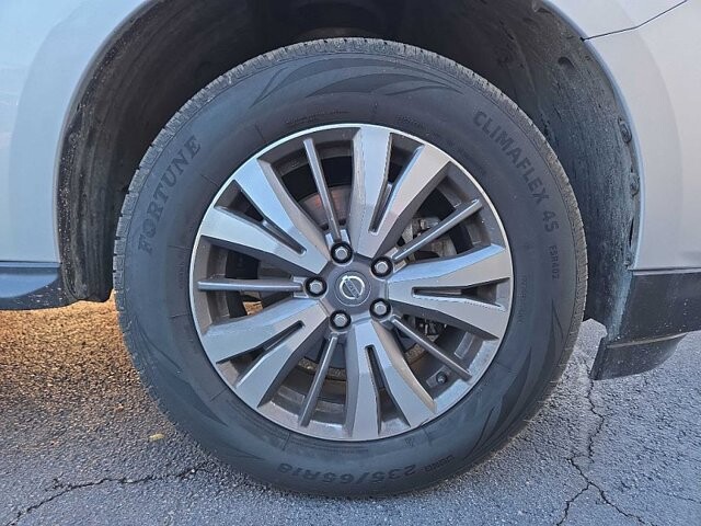 2020 Nissan Pathfinder in Oregon, OH 43616 - 18079623 19