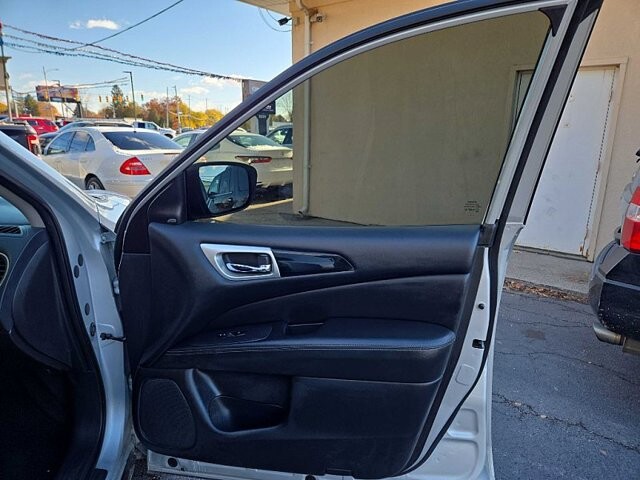 2020 Nissan Pathfinder in Oregon, OH 43616 - 18079623 17