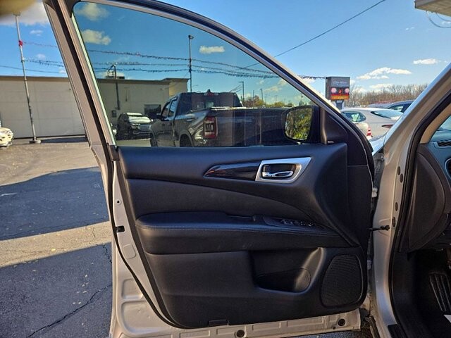 2020 Nissan Pathfinder in Oregon, OH 43616 - 18079623 9