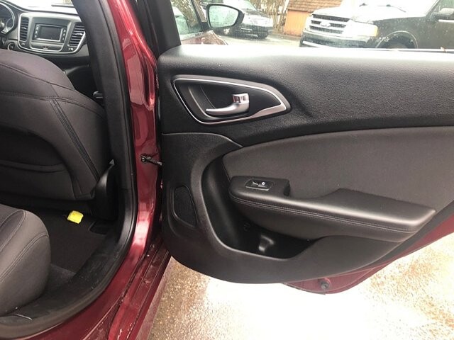 2015 Chrysler 200 in Oregon, OH 43616 - 18079625 16