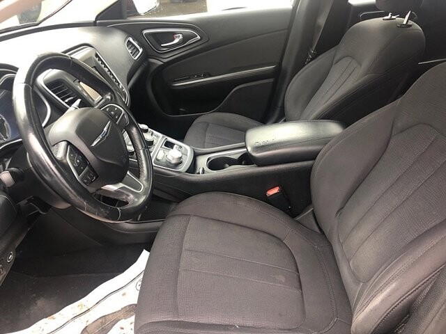 2015 Chrysler 200 in Oregon, OH 43616 - 18079625 12