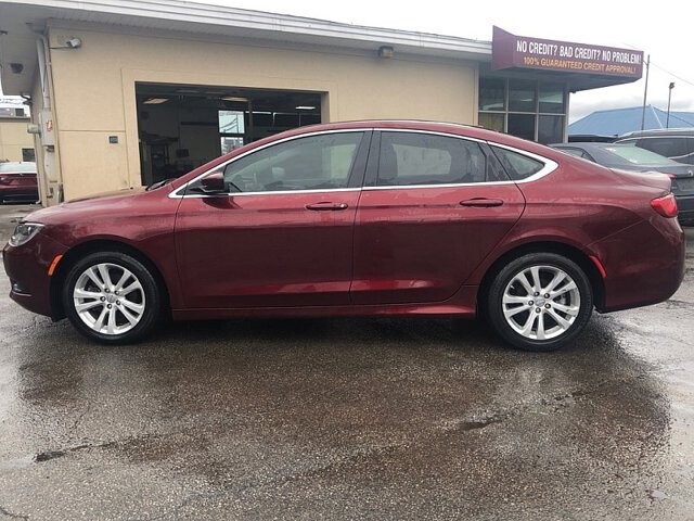 2015 Chrysler 200 in Oregon, OH 43616 - 18079625 4