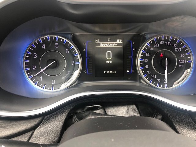 2015 Chrysler 200 in Oregon, OH 43616 - 18079625 23