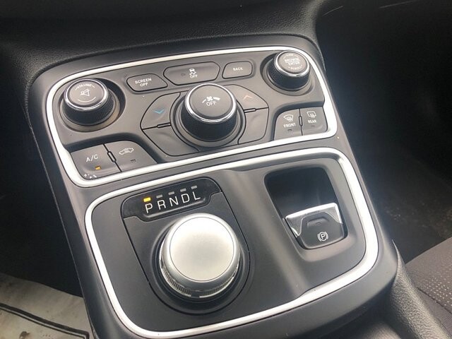 2015 Chrysler 200 in Oregon, OH 43616 - 18079625 21