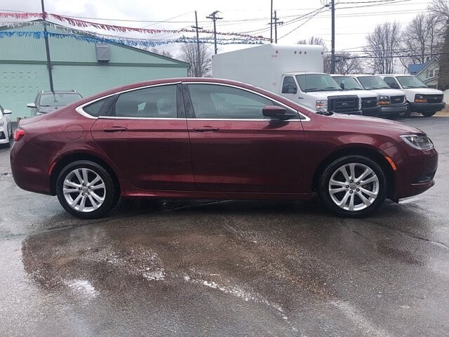 2015 Chrysler 200 in Oregon, OH 43616 - 18079625 8