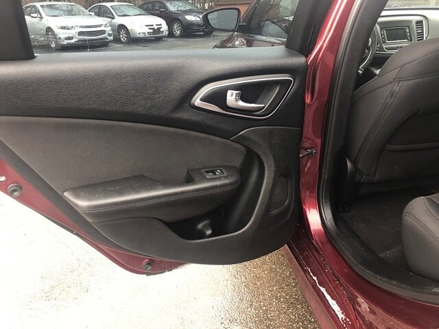 2015 Chrysler 200 in Oregon, OH 43616 - 18079625 13
