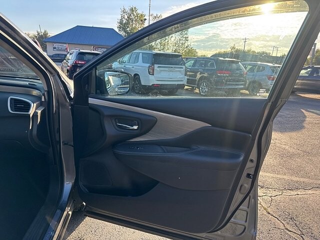 2017 Nissan Murano in Oregon, OH 43616 - 18079627 16