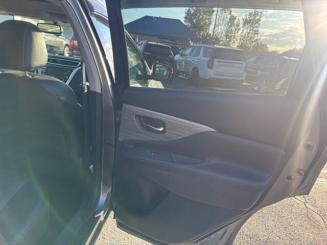 2017 Nissan Murano in Oregon, OH 43616 - 18079627 14