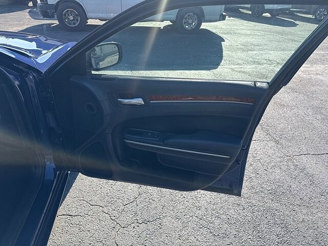 2014 Chrysler 300 in Oregon, OH 43616 - 18079630 15