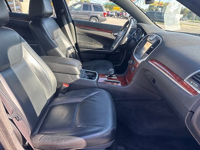 2014 Chrysler 300 in Oregon, OH 43616 - 18079630 16